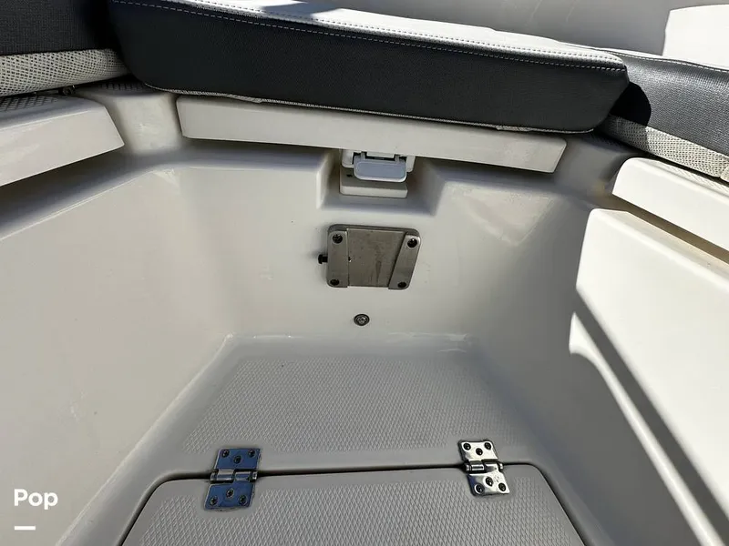 Slide: The Image of Robalo R272 2021 - 16082098