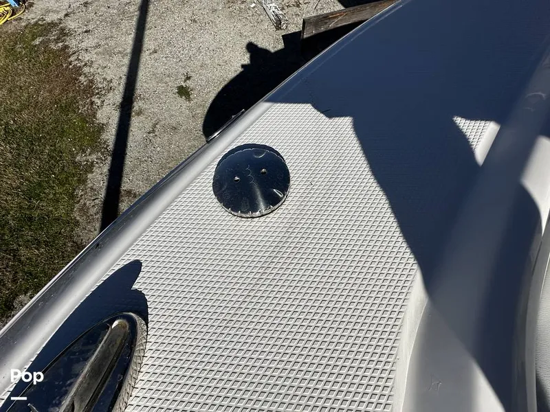 Slide: The Image of Robalo R272 2021 - 16082106