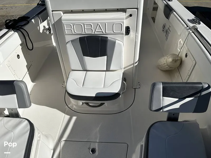 Slide: The Image of Robalo R272 2021 - 16082111