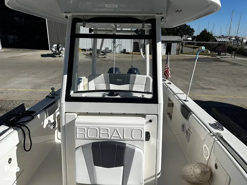 Slide: The Image of Robalo R272 2021 - 16082112