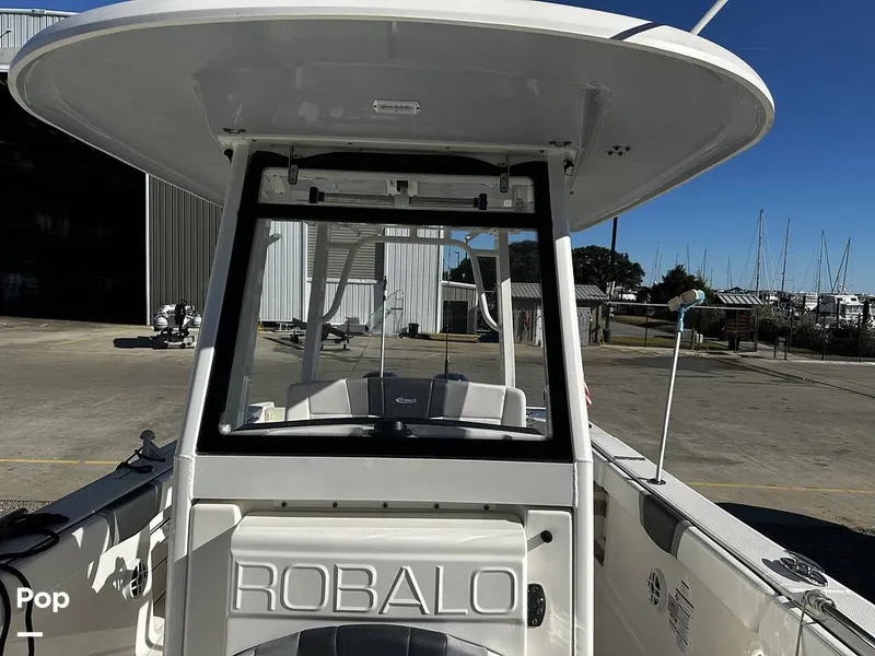 Slide: The Image of Robalo R272 2021 - 16082113