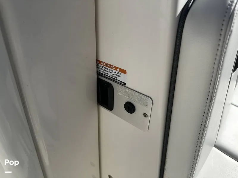 Slide: The Image of Robalo R272 2021 - 16082115