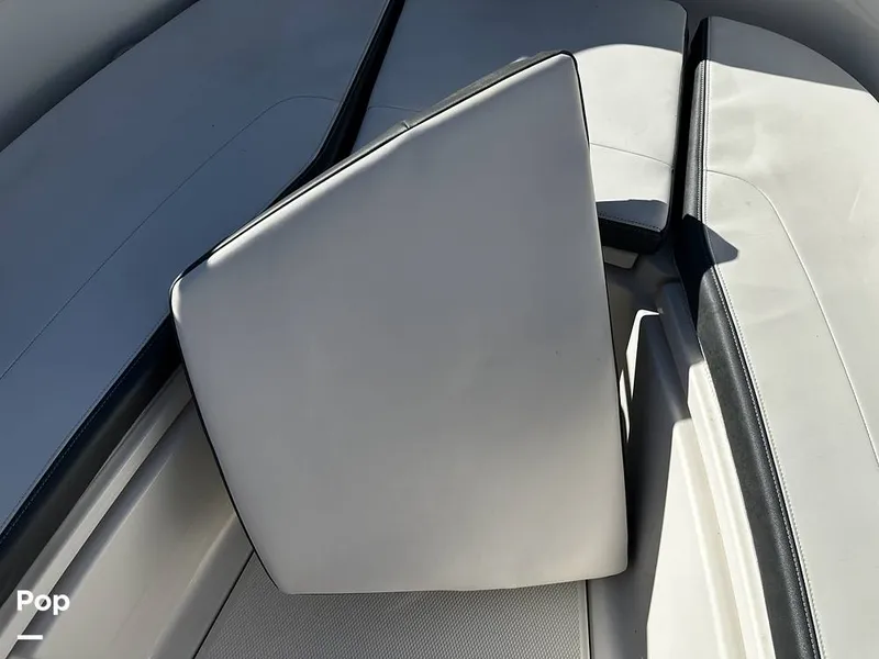 Slide: The Image of Robalo R272 2021 - 16082117