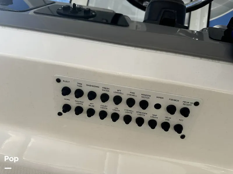 Slide: The Image of Robalo R272 2021 - 16082128