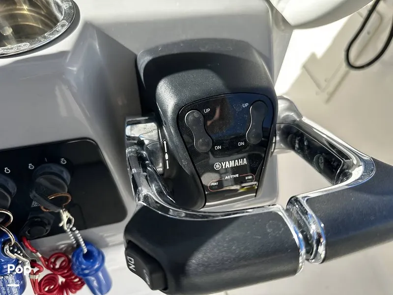 Slide: The Image of Robalo R272 2021 - 16082131