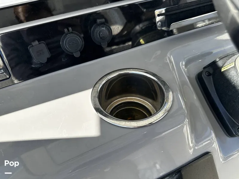 Slide: The Image of Robalo R272 2021 - 16082139