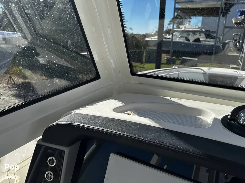 Slide: The Image of Robalo R272 2021 - 16082152