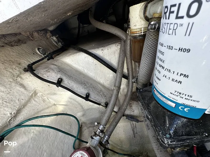 Slide: The Image of Robalo R272 2021 - 16082027