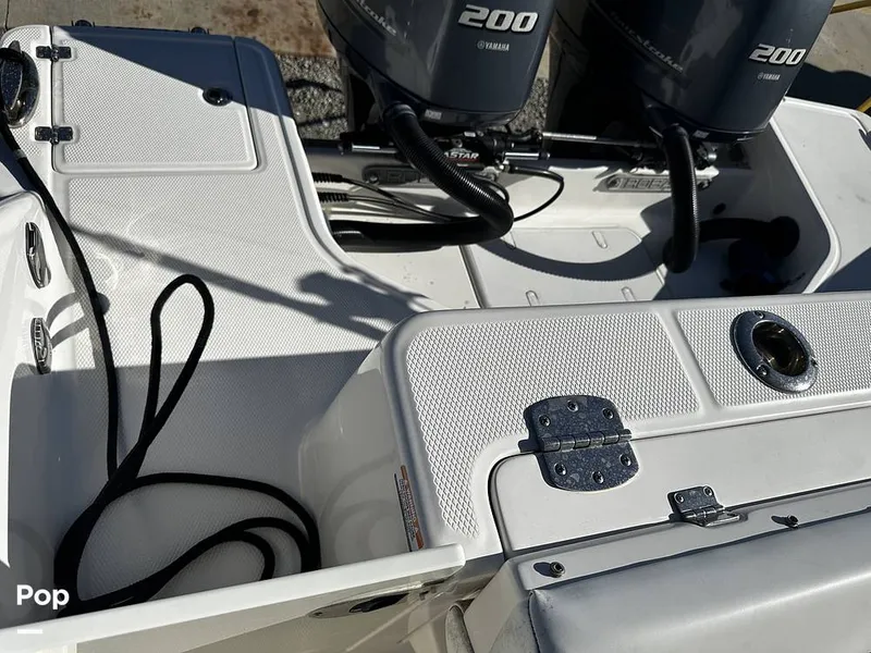 Slide: The Image of Robalo R272 2021 - 16082035