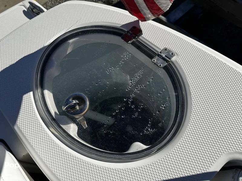 Slide: The Image of Robalo R272 2021 - 16082030