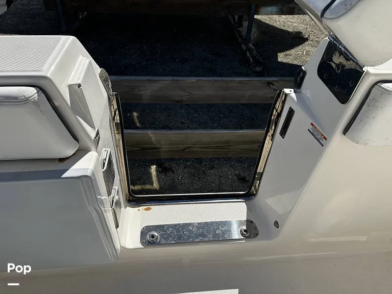 Slide: The Image of Robalo R272 2021 - 16082043