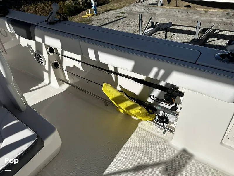 Slide: The Image of Robalo R272 2021 - 16082039