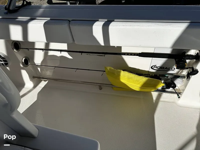 Slide: The Image of Robalo R272 2021 - 16082164