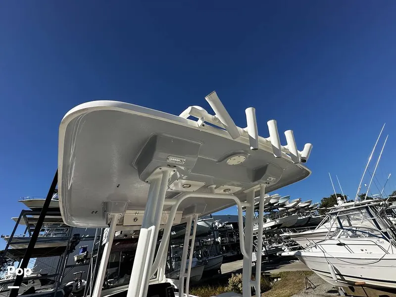 Slide: The Image of Robalo R272 2021 - 16082048