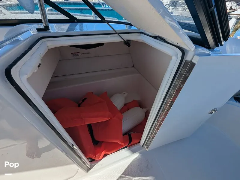 Slide: The Image of Bayliner VR6 OB 2024 - 15886515