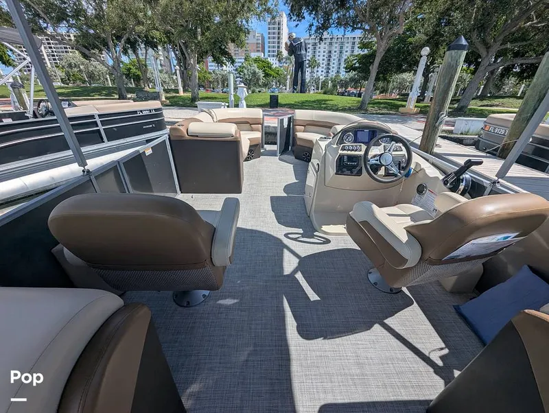 Slide: The Image of Lowe SS 230W 2024 - 15839854