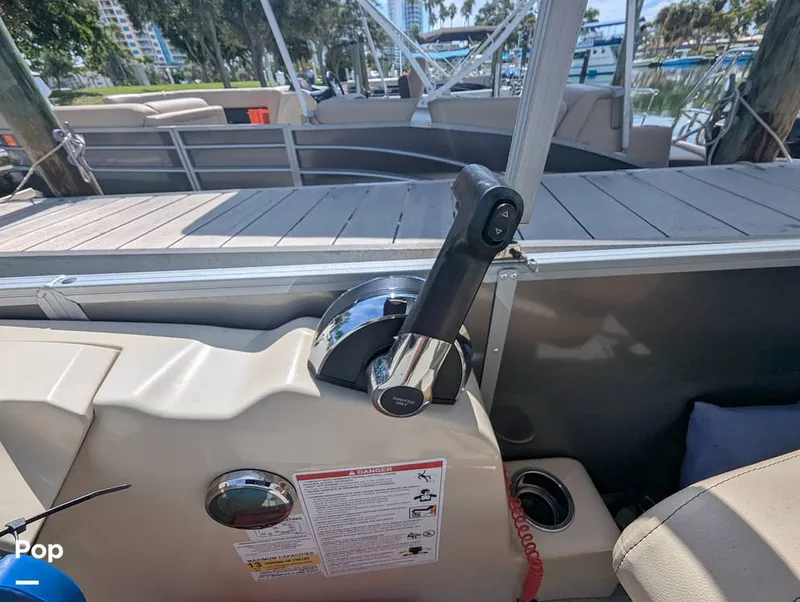 Slide: The Image of Lowe SS 230W 2024 - 15839817