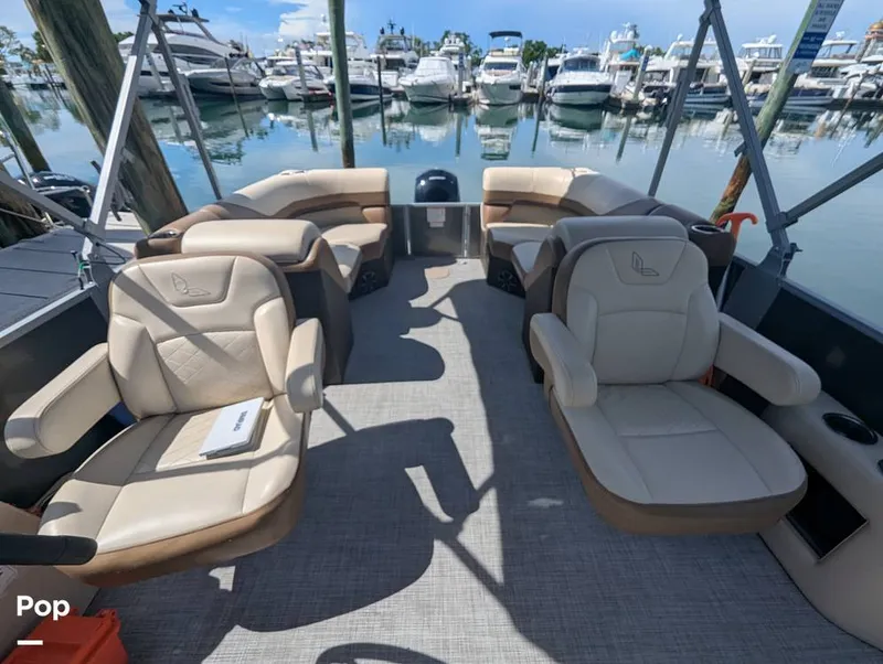 Slide: The Image of Lowe SS 230W 2024 - 15839819