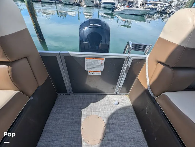 Slide: The Image of Lowe SS 230W 2024 - 15839825