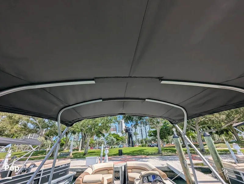 Slide: The Image of Lowe SS 230W 2024 - 15839853