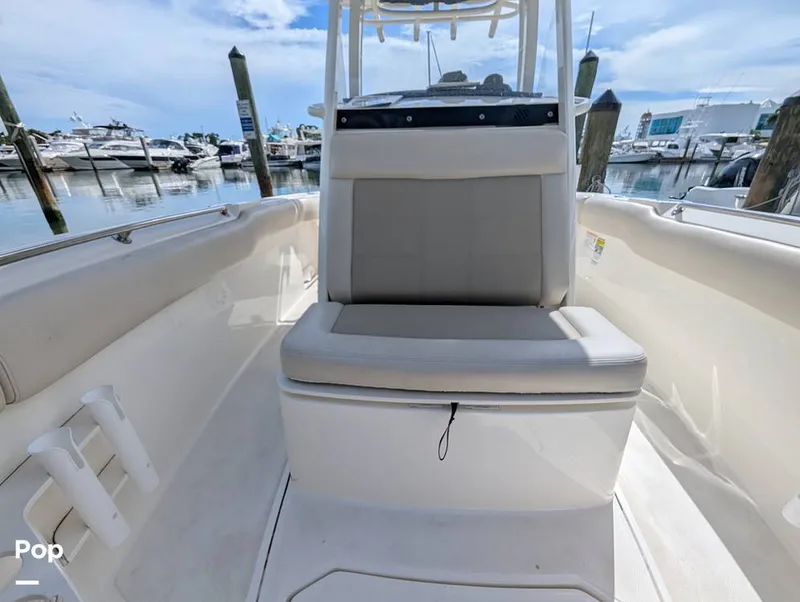 Slide: The Image of Boston Whaler 230 Outrage 2024 - 15846833