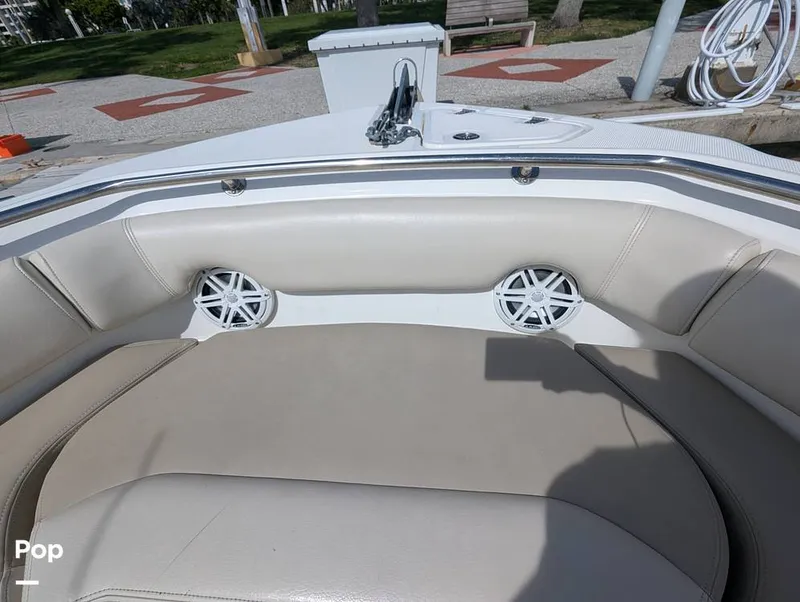 Slide: The Image of Boston Whaler 230 Outrage 2024 - 15846829