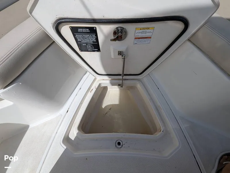 Slide: The Image of Boston Whaler 230 Outrage 2024 - 15846835