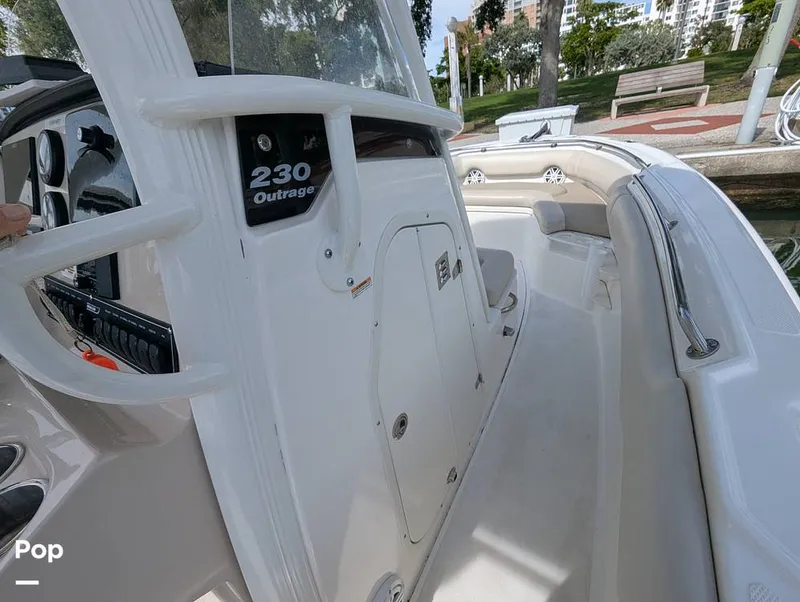 Slide: The Image of Boston Whaler 230 Outrage 2024 - 15846822