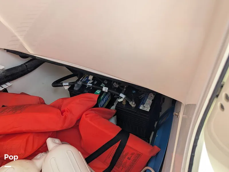 Slide: The Image of Boston Whaler 230 Outrage 2024 - 15846824