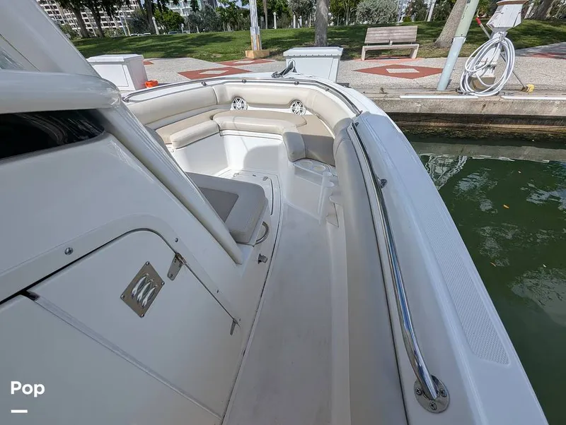 Slide: The Image of Boston Whaler 230 Outrage 2024 - 15846827