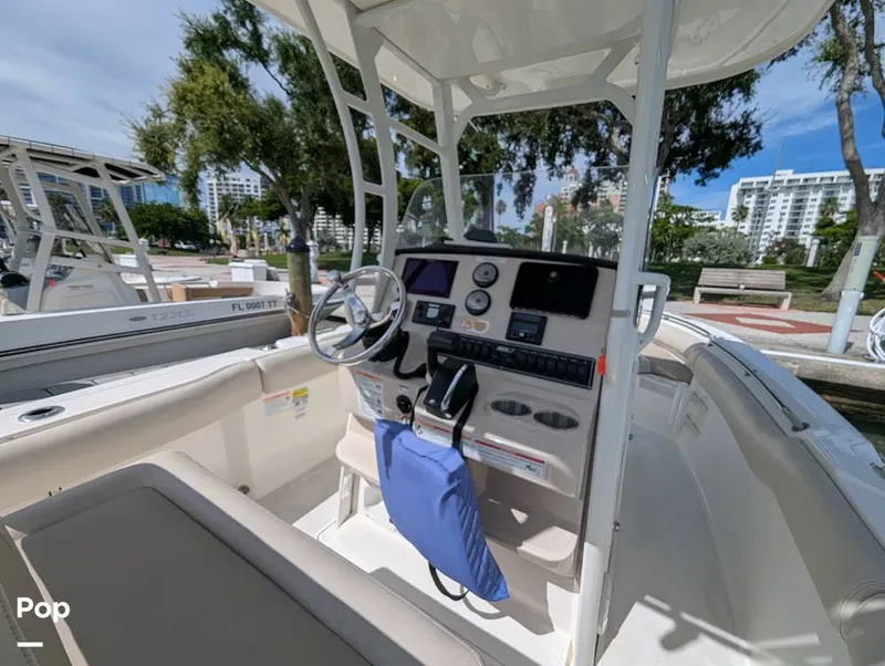 Slide: The Image of Boston Whaler 230 Outrage 2024 - 15846804