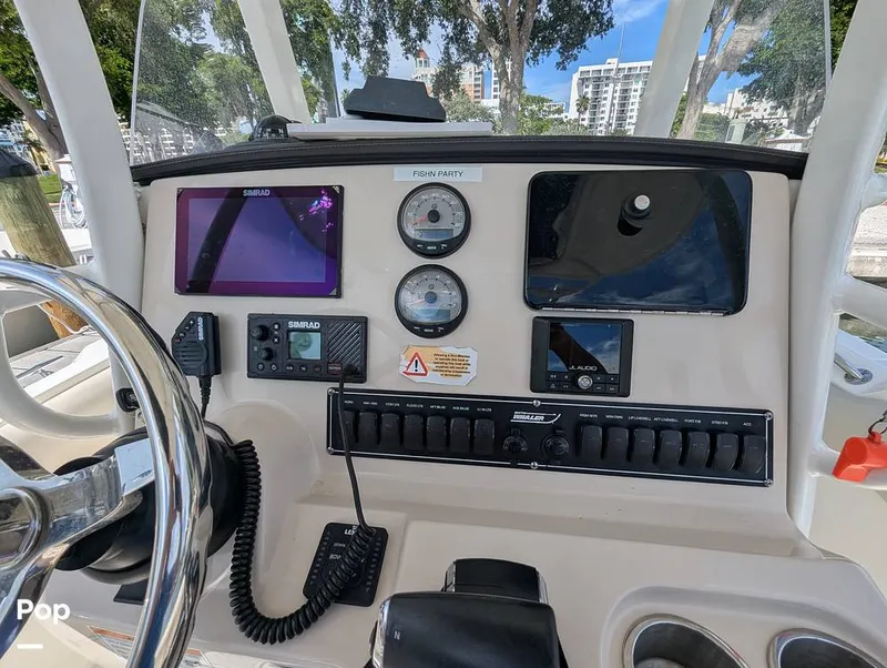 Slide: The Image of Boston Whaler 230 Outrage 2024 - 15846809