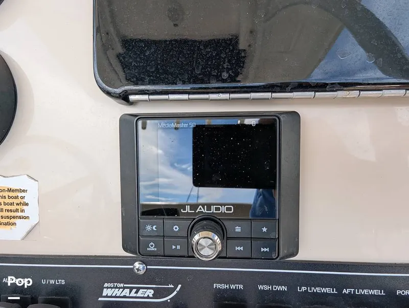 Slide: The Image of Boston Whaler 230 Outrage 2024 - 15846813