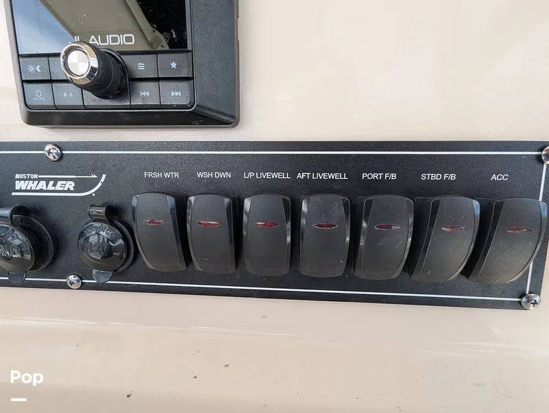 Slide: The Image of Boston Whaler 230 Outrage 2024 - 15846815