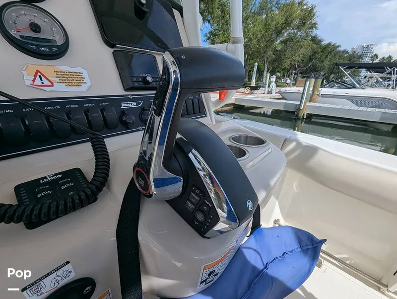 Slide: The Image of Boston Whaler 230 Outrage 2024 - 15846817