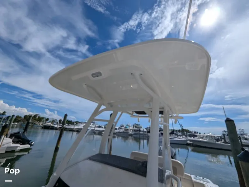 Slide: The Image of Boston Whaler 230 Outrage 2024 - 15846836