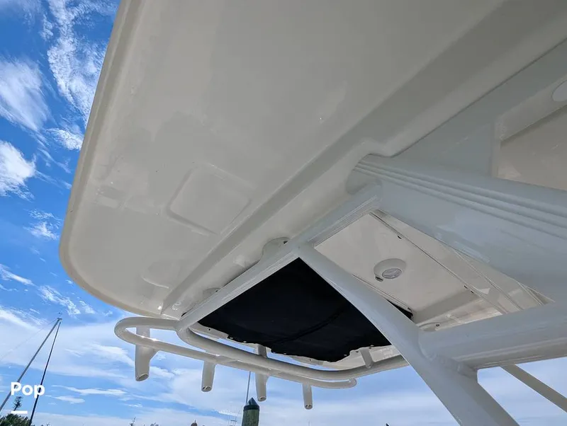 Slide: The Image of Boston Whaler 230 Outrage 2024 - 15846820