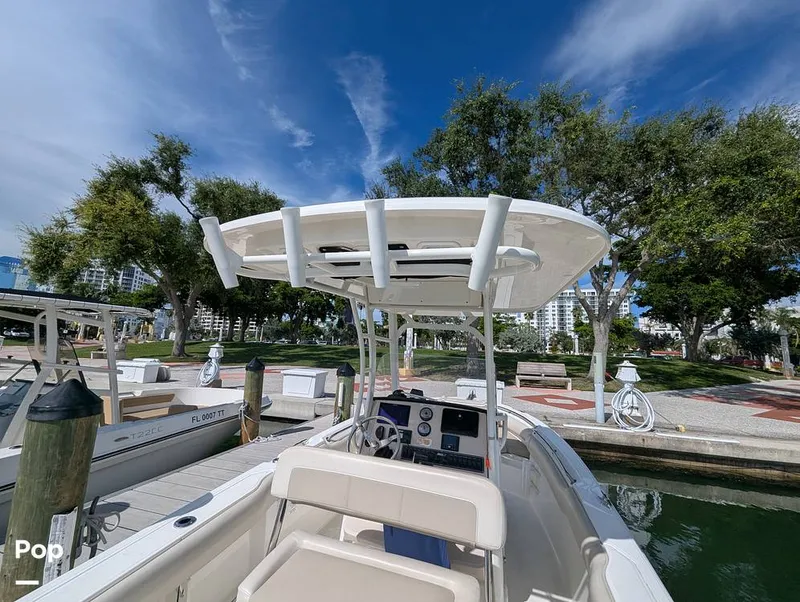 Slide: The Image of Boston Whaler 230 Outrage 2024 - 15846853