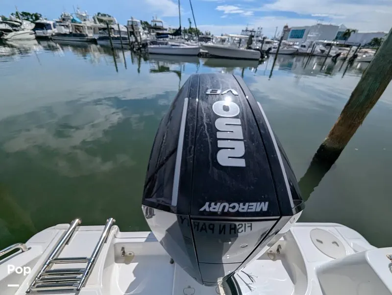 Slide: The Image of Boston Whaler 230 Outrage 2024 - 15846843
