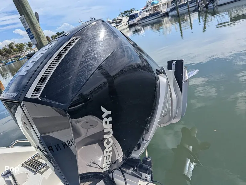 Slide: The Image of Boston Whaler 230 Outrage 2024 - 15846850