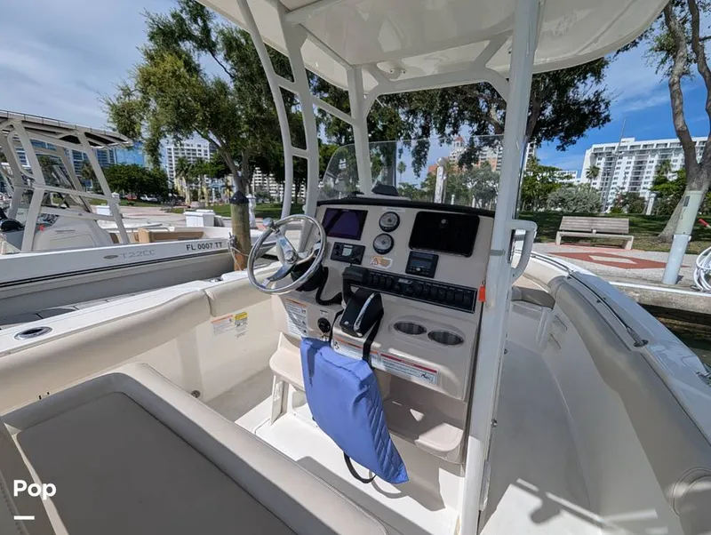 Slide: The Image of Boston Whaler 230 Outrage 2024 - 15846803