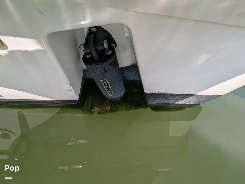 Slide: The Image of Boston Whaler 230 Outrage 2024 - 15846802