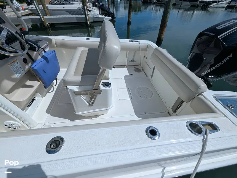 Slide: The Image of Boston Whaler 230 Outrage 2024 - 15846799