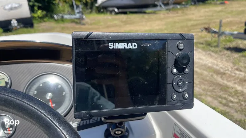 Slide: The Image of Simrad GPS - 15881190