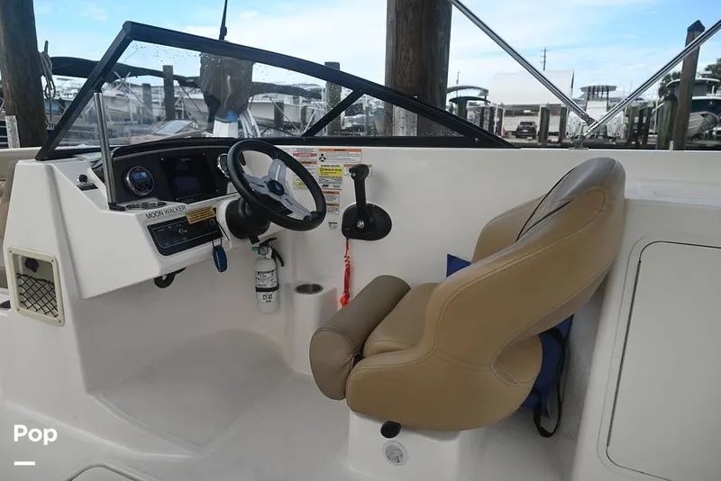 Slide: The Image of Bayliner DX2200 2024 - 15860559