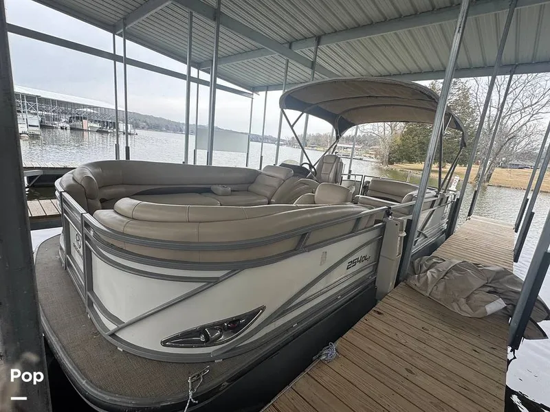 Slide: The Image of Regency 254 DL3 2016 - 16227768