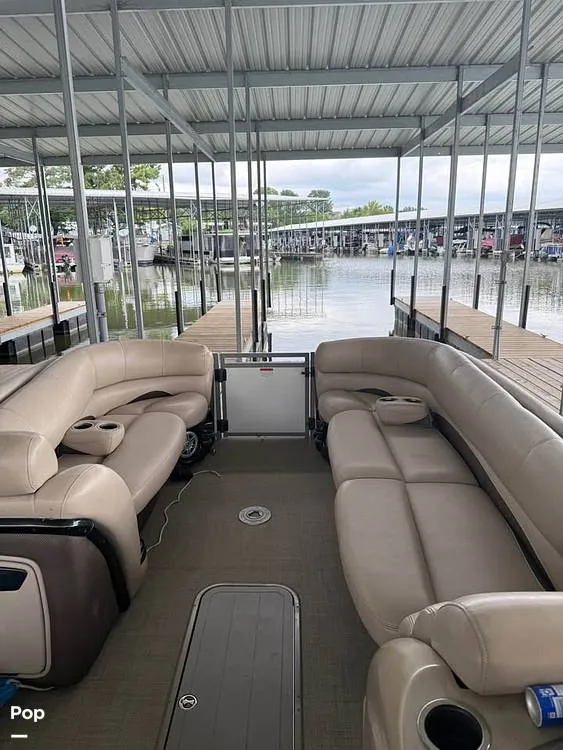 Slide: The Image of Regency 254 DL3 2016 - 15829782