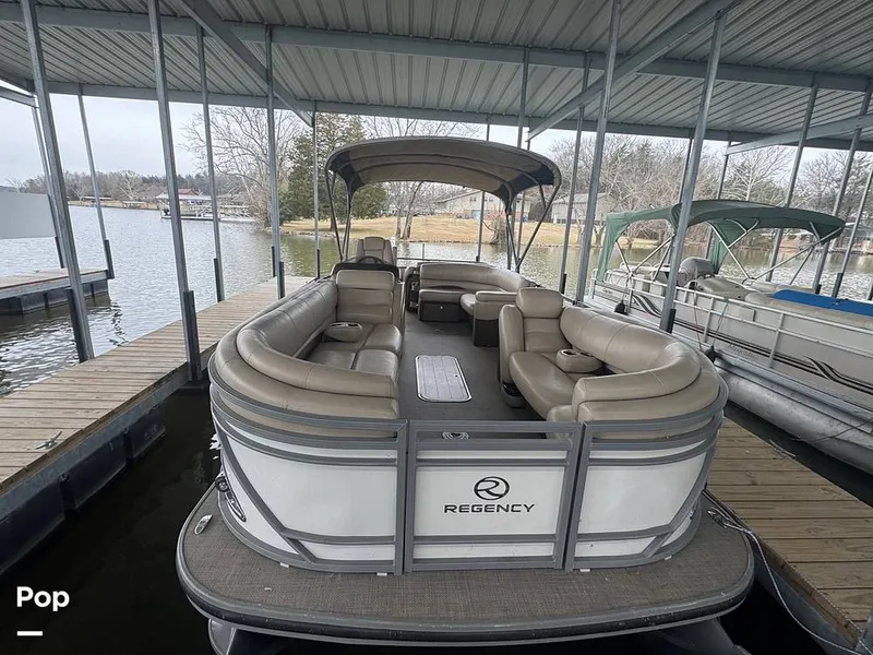 Slide: The Image of Regency 254 DL3 2016 - 16227744