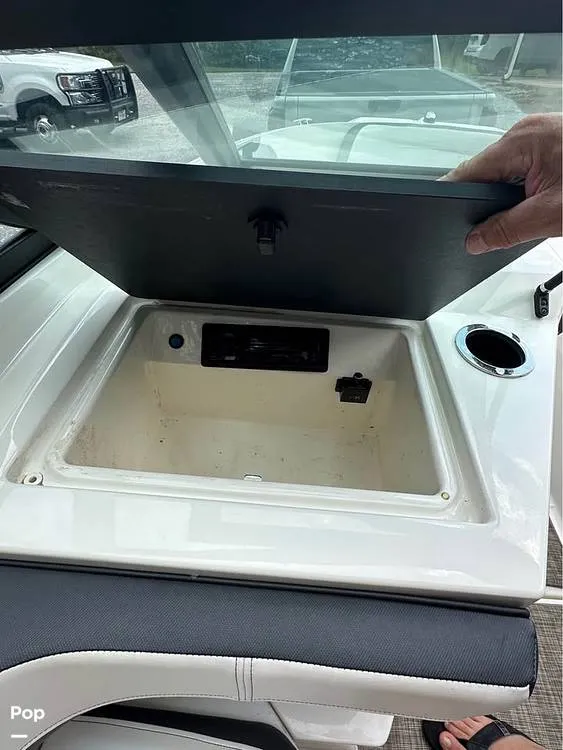 Slide: The Image of Glove Box/audio Receiver - 15936895