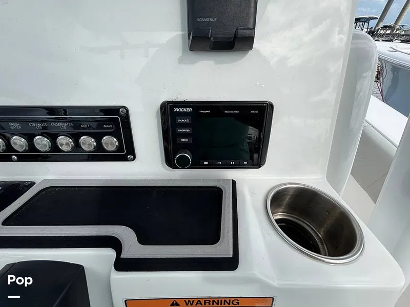 Slide: The Image of Sea Fox 228 Commander 2021 - 15925087